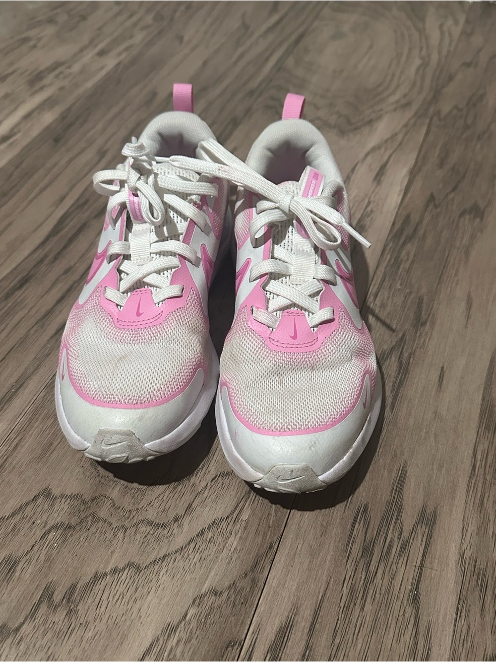 GIRLS Nike tennis shoes